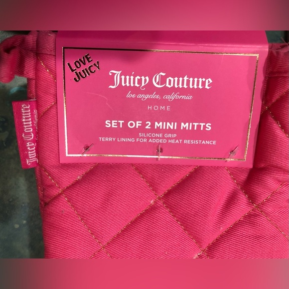 Juicy Couture Barbie pink crown monogram silicon grip‎ mini oven mitts set new - Picture 5 of 11